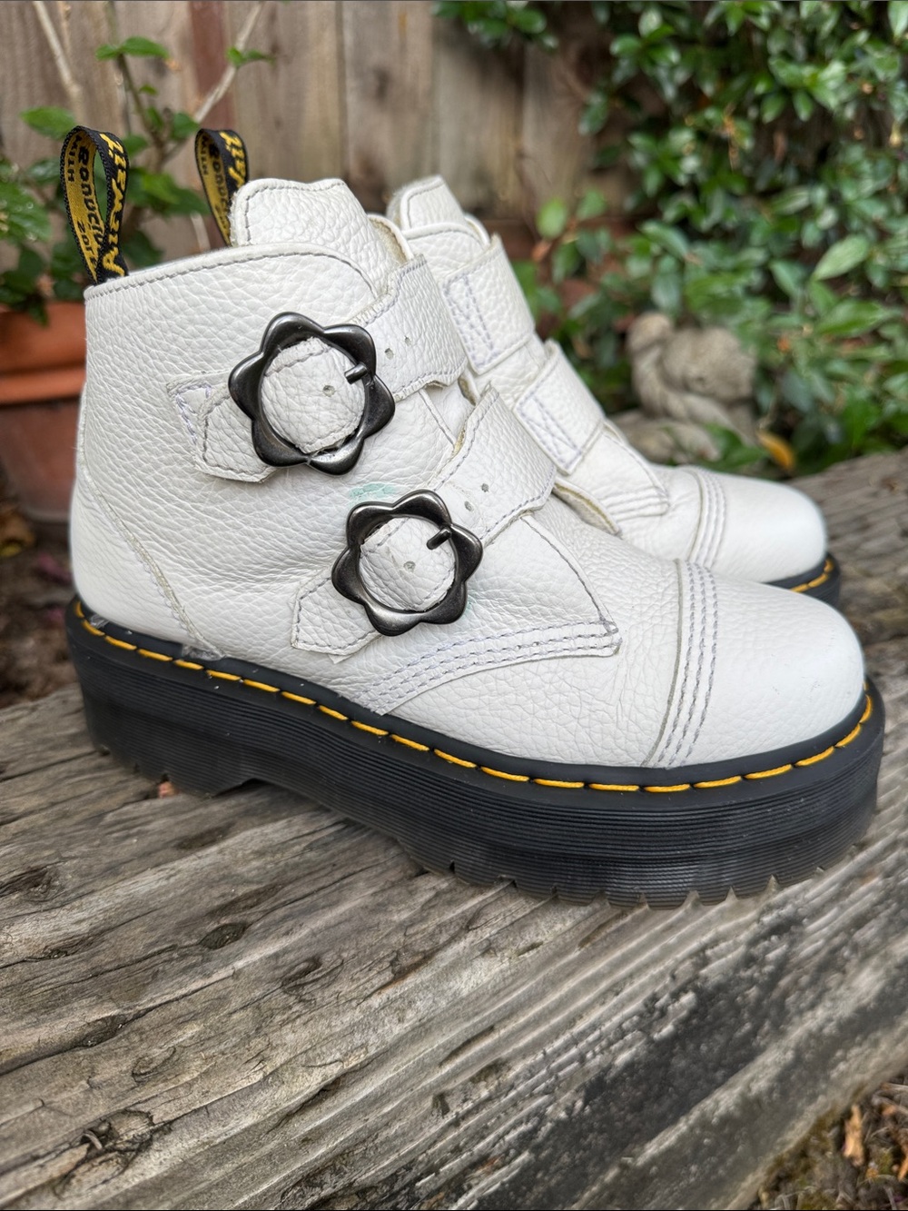 Dr. Martens Devon Flower White Milled Leather Platform Boots Women's Sz 7 US